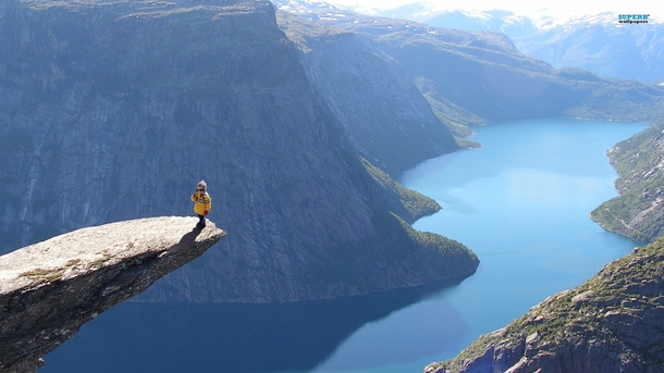 Carter visiting Trolltunga in Norway