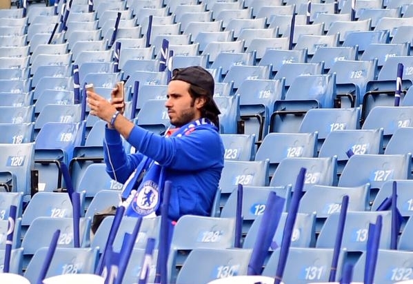Chelsea fan taking a selfie of himself taking a selfie