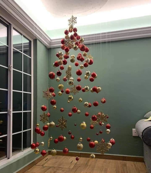 Christmas tree for anti-vaxxers no needles