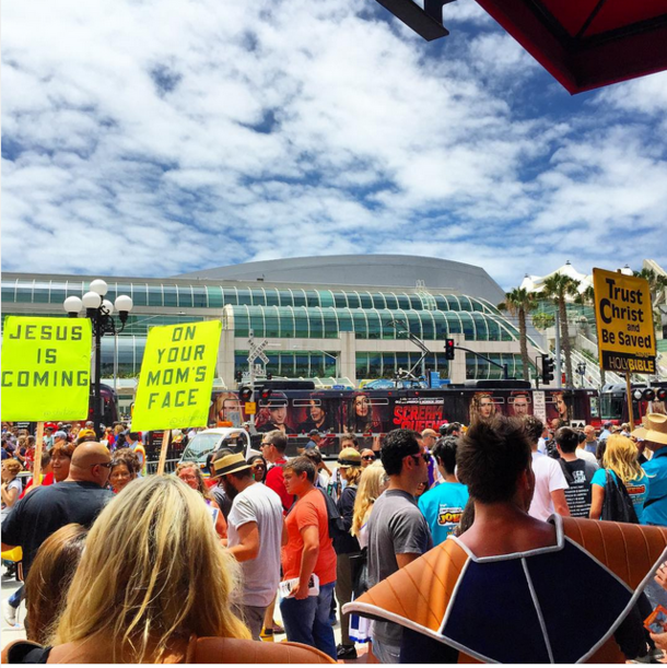 Comic-Con brings out some great costumes and awesome signs