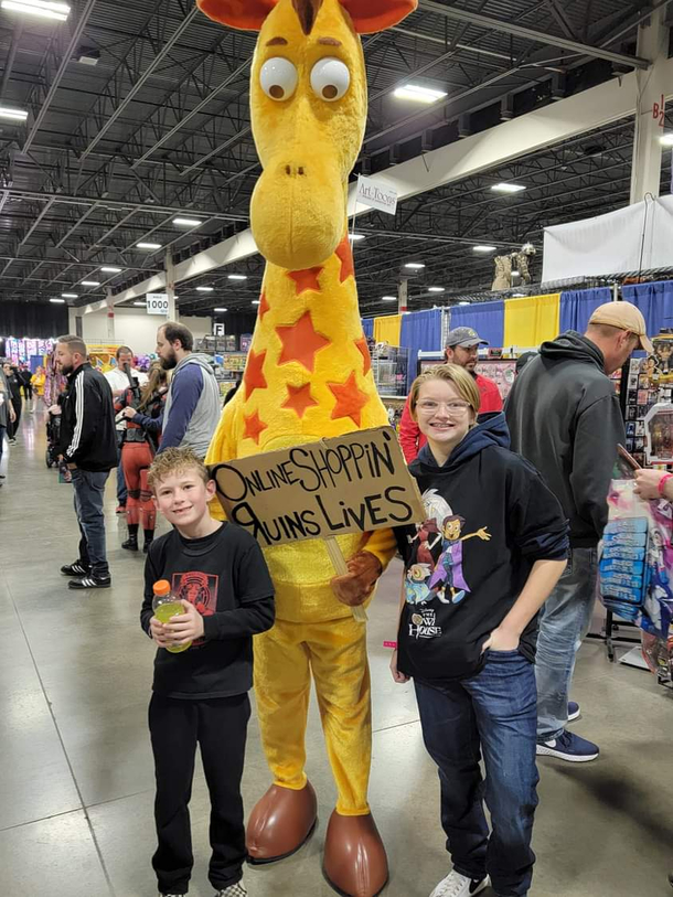 Cosplay at my local comic-con out here with hot takes