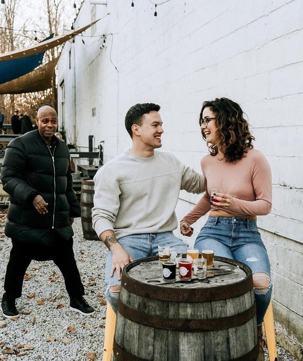 Dave Chapelle photobombing a couples engagement photos