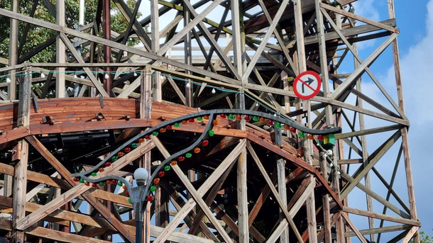 Dont turn right sign on Rollercoaster in Denmark