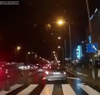 Driver changes lanes right before street light falls