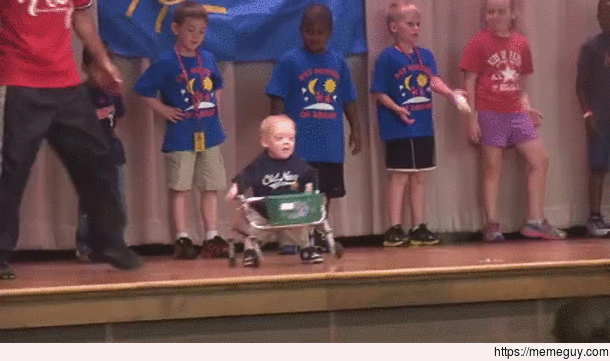 Every time I feel sad I watch this gif I love this kid