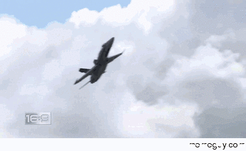 Fighter jet pilot ejects at the very last second