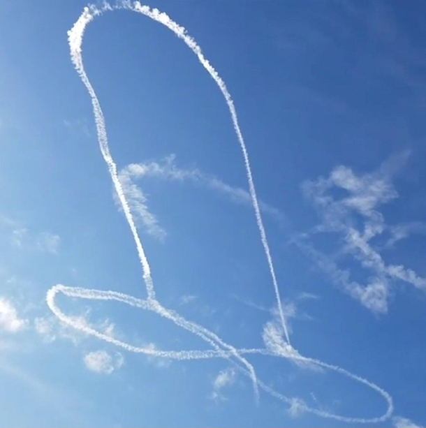 Fighter pilots draw penis in the sky Air Force says it was an accident