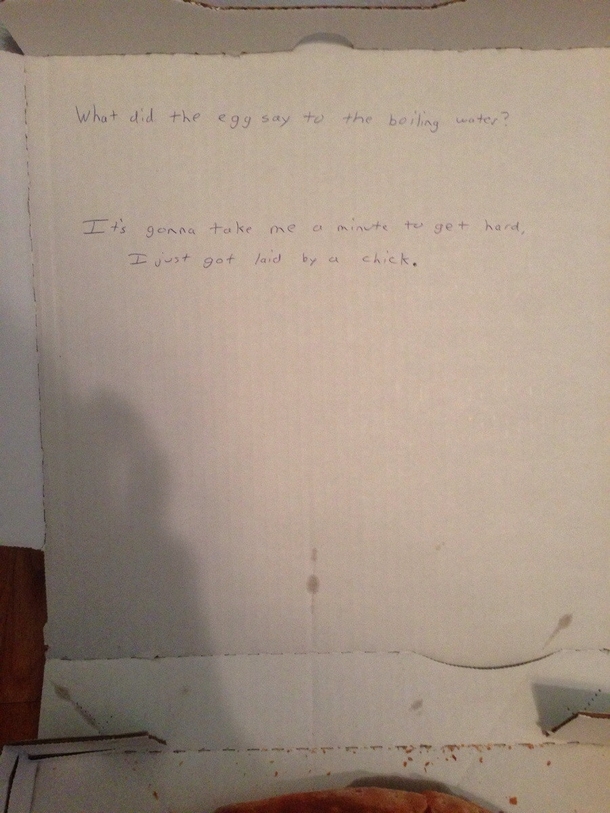First time asking the pizza delivery guy to write a joke on the box was not disappointed
