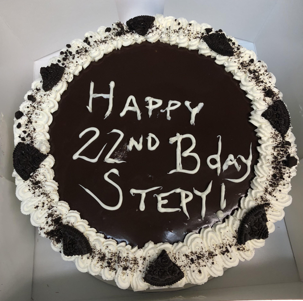 First time writing a message on a cakeIf youre out there Im so sorry Stephy
