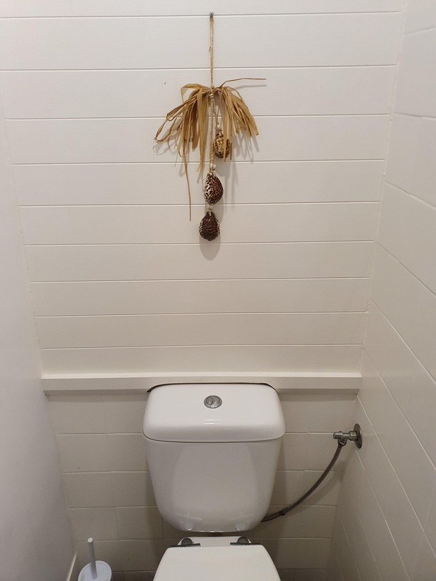 Found this in my hotel bathroom Does anyone know how to use