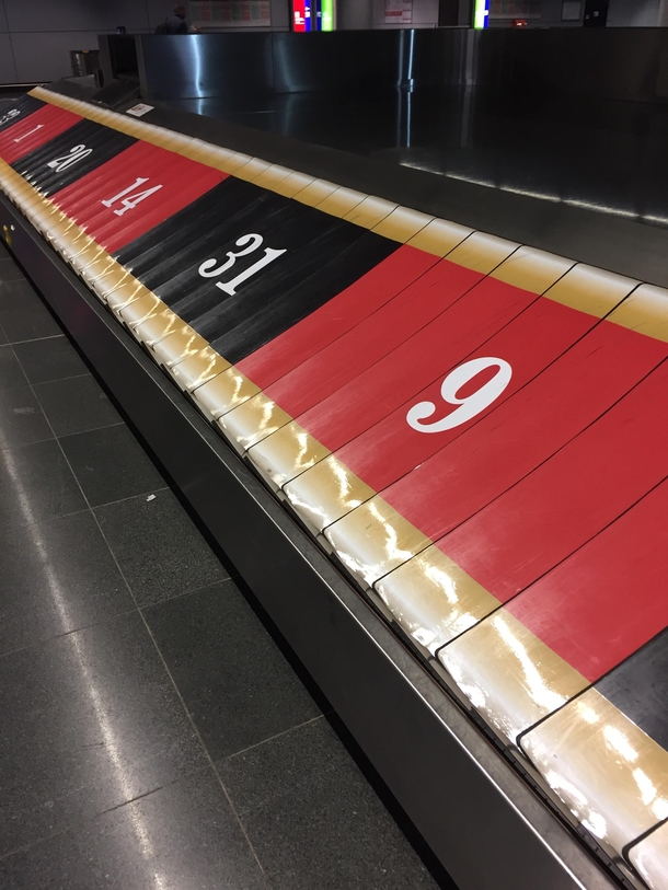 Frankfurt Airports Conveyer Belts are a Roulette