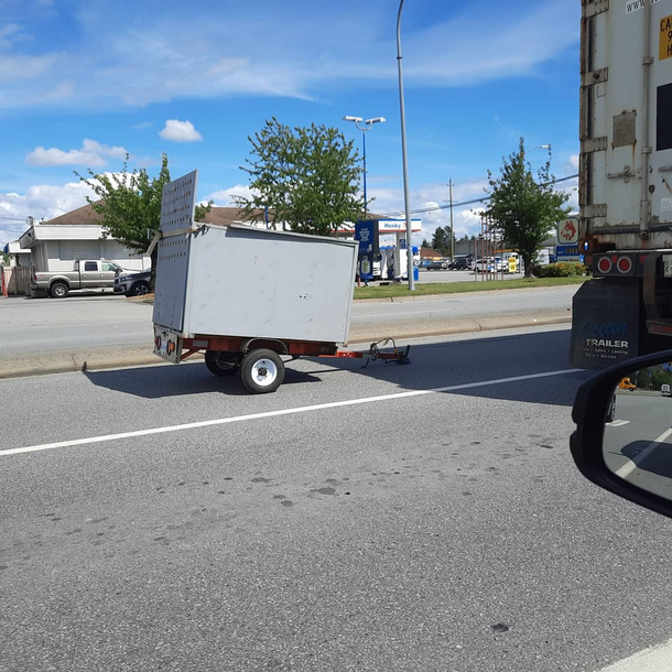 Friendly reminder to remember to triple check your hitch connections before driving off Photo taken in the lower mainland of beautiful BC on my way home from work