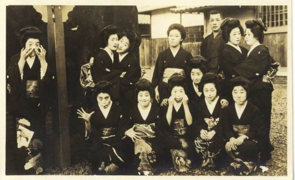 Funny faces Geisha girls