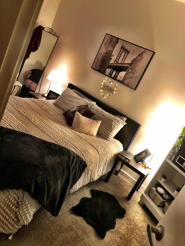 Girlfriend had to take a pic of our bedroom after decorating I made an assppearance
