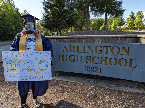 Graduation pictures in this time of crisis are very interesting