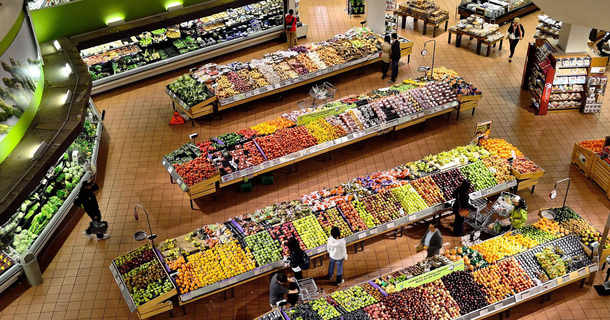 How a  footer me sees the supermarket