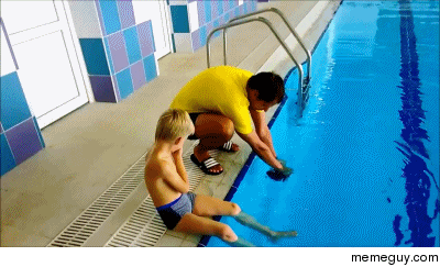 How to put a swimming cap on