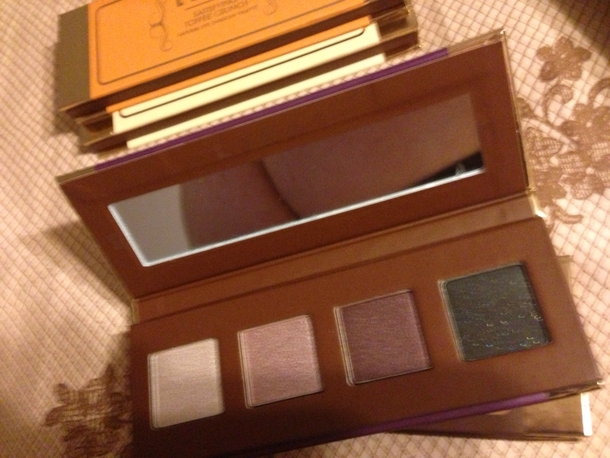 I asked my friend for a pic of her new eyeshadowwhen you see it