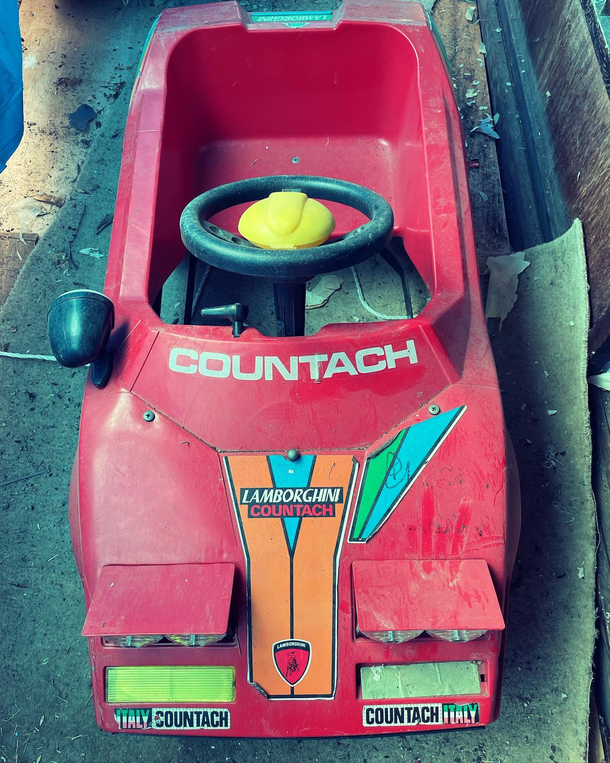 I bought an old barn and found a Lamborghini Contach inside in almost perfect condition