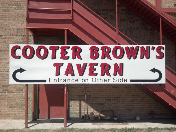 I cant be the only one who finds this business and its sign to be interesting