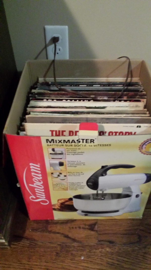 I made fun of my cousins shitty record box until I saw it