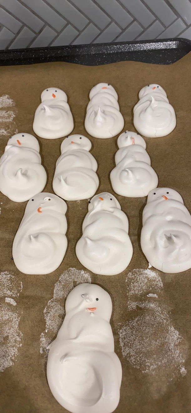 I made happy merengue snowmen Kids didnt know why we were laughing Peaks are hard to do