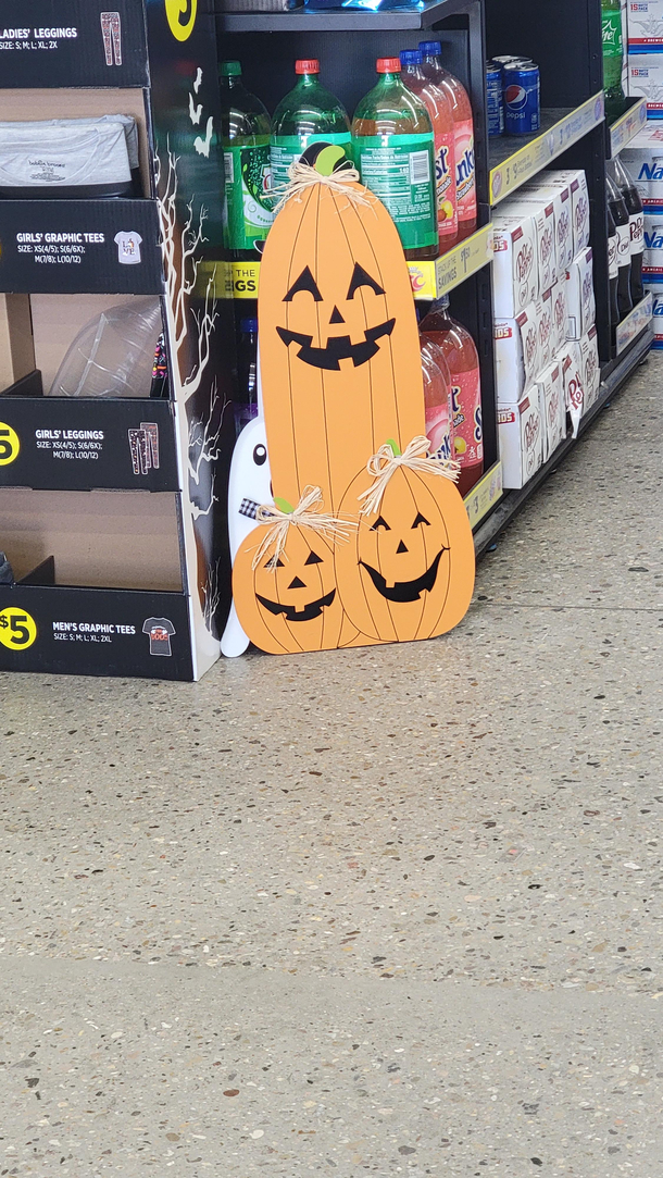I think theres a disgruntled employee in Dollar Generals seasonal design department