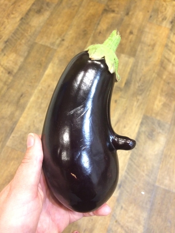 I think this aubergine eggplant knows what its emoji is used for 