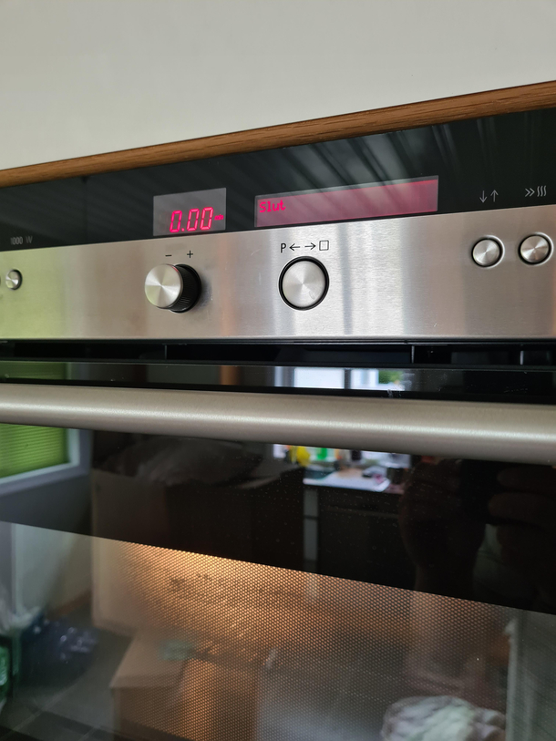 Integrated microwave in the house I just moved into in Norway seems unhappy with me as the new owner