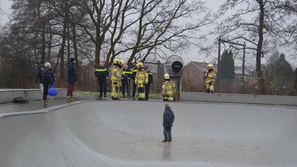 It has been so slippery in The Netherlands all the roads are covered in ice This boy tried the skate park