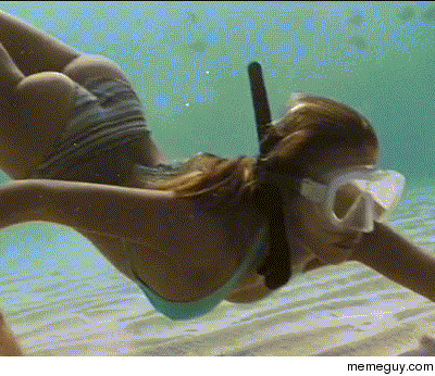 Jessica Alba snorkeling
