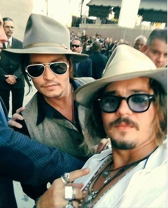 Johnny Depp photobombs look-alike