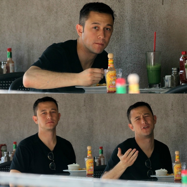 Joseph Gordon-Levitt spots a paparazzo