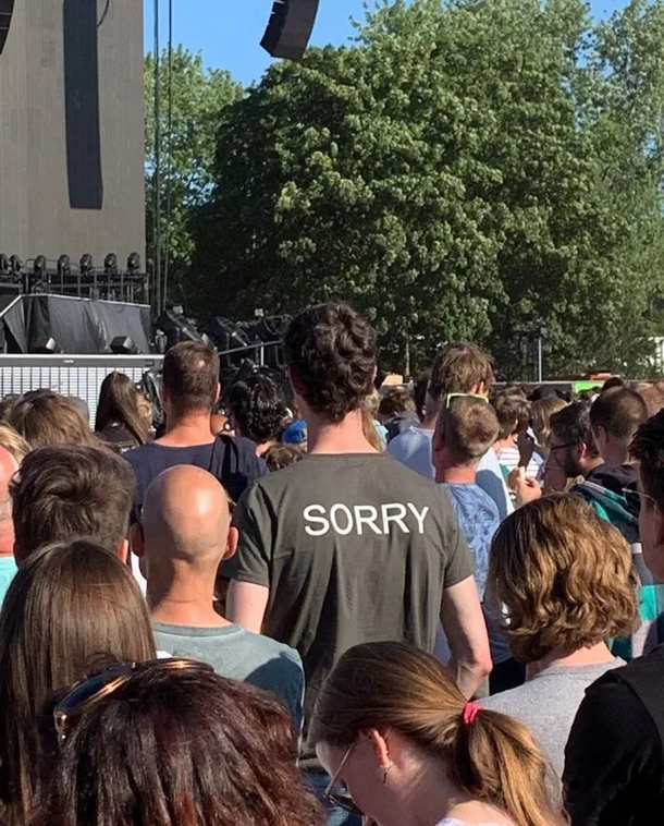 Just a polite tall Dutch guy at a concert