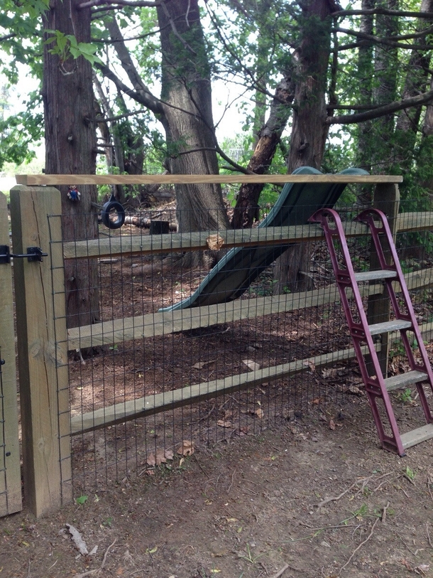 Little siblings wanted an easier way to get through the gate My dad answers