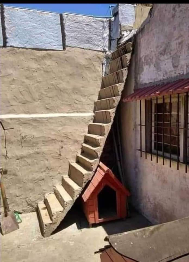 Looks unsafe theres no handrails