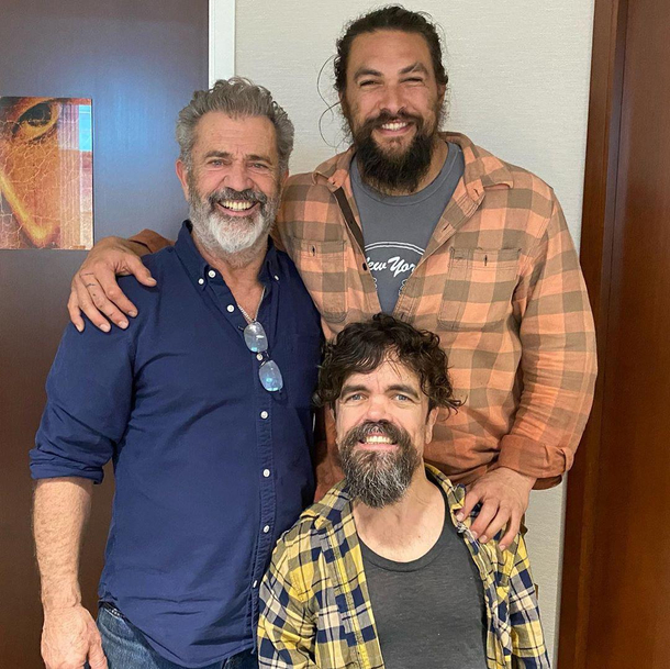 Mel Gibson Jason Momoa and their son Peter