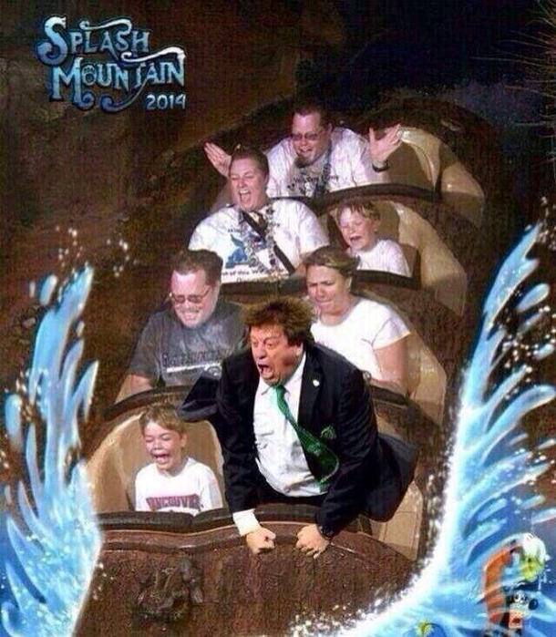 Mexicos coach spotted at splash mountain