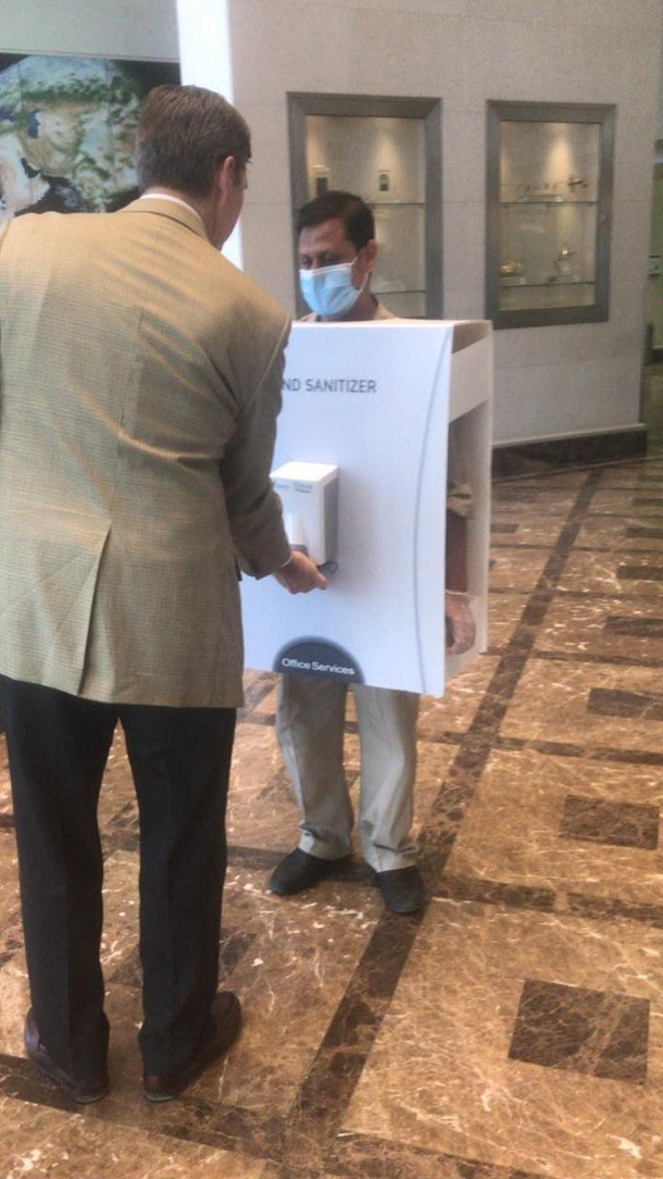 Mobile hand sanitiser