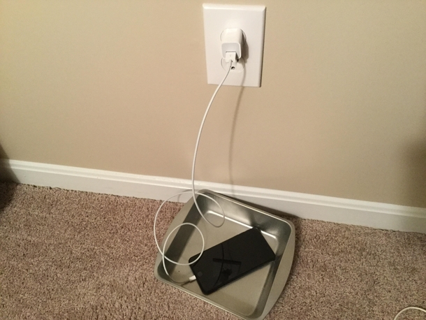 Mom charges her phone in a cake pan because she heard they blow up