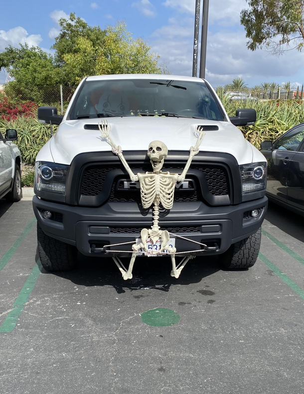 More hilarious Halloween decorations