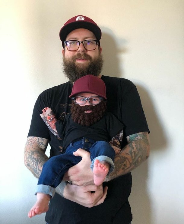 My brother dressed his daughter as himself today for Halloween