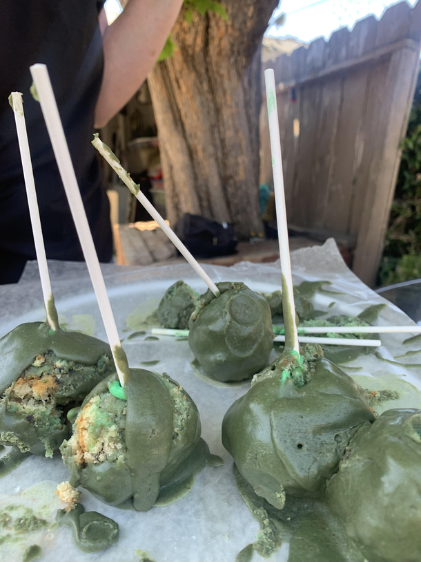 My cousin made some cake pops