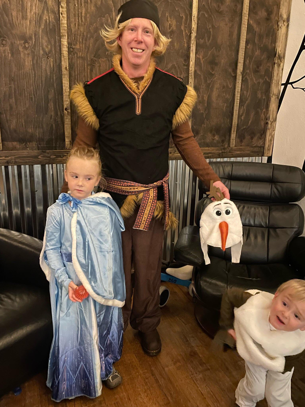My Family Frozen costume moment so great that Olaf decided to do what snow does in summer
