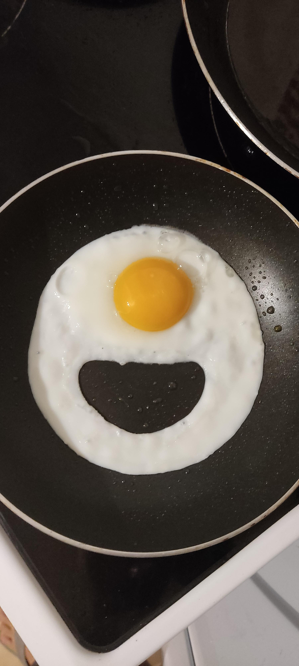 My fried egg turned out to be a smiling ciclope