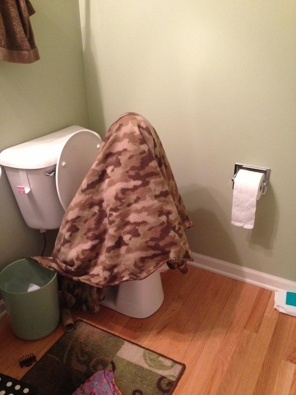 My friend is potty training her kid This is how she poops when shes cold