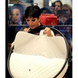 My friend posted her photobomb on Kris Jenner this morning