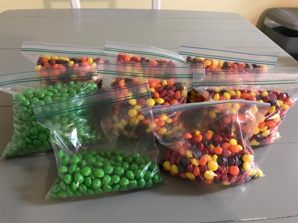 My girlfriend doesnt like green skittles