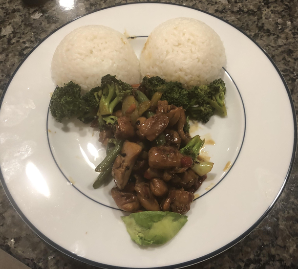 My husband presented me with beef and broccoli for dinner His plating skills are ridickulous