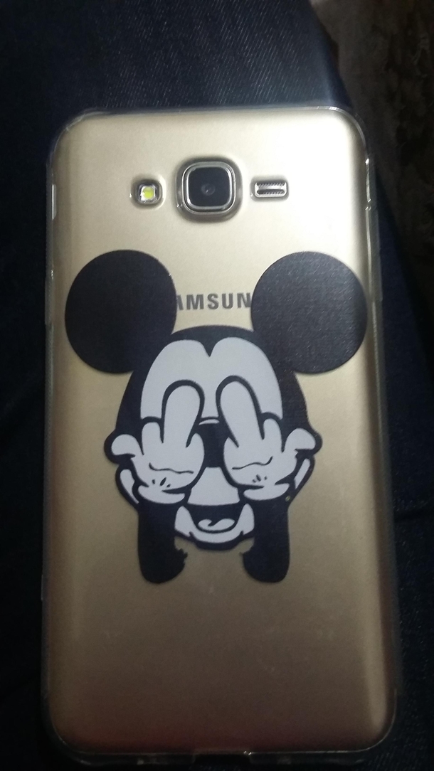My mom bought this phone case and didnt noticed what Mickey was doing xD